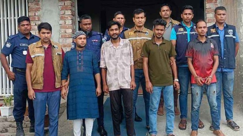 ময়মনসিংহে গলা কেটে হত্যা: সহোদর ৪ ভাই গ্রেপ্তার, নেপথ্যে ‘শ্লীলতাহানি ও ধর্ষণের’ অভিযোগ...
