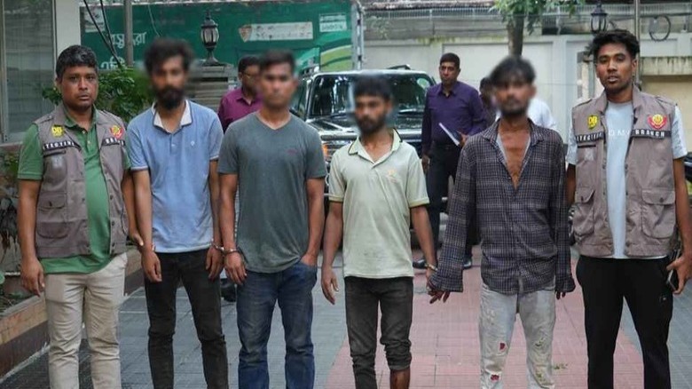 হাতিরঝিলে ডাকাতির প্রস্তুতি: অস্ত্র ও ককটেলসহ ডিবির খাঁচায় 