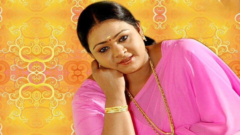 অতিরিক্ত ফোন ব্যবহারে অস্ত্রোপচার করাতে হলো ভারতীয় অভিনেত্র