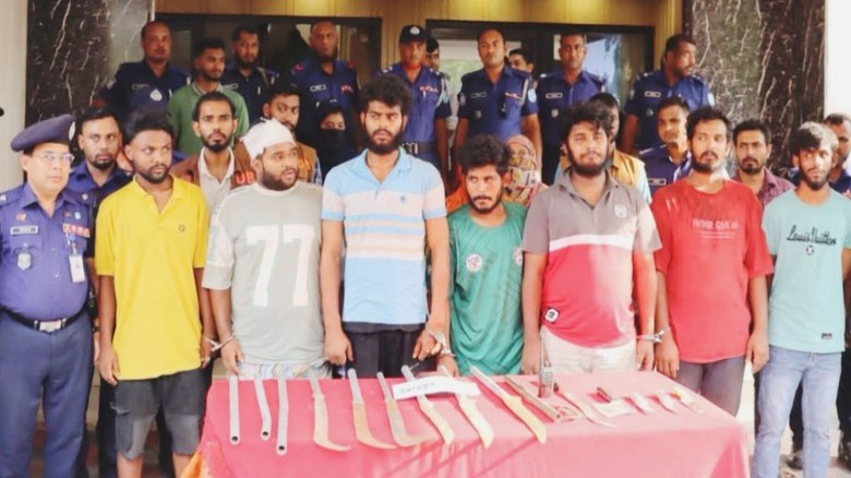 নারায়ণগঞ্জের বন্দরে ব্যবসায়ী বুলবুলকে কুপিয়ে হত্যা, অস্ত্রসহ
